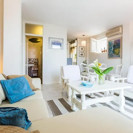 Azzurro 4 Stars Апартаменты